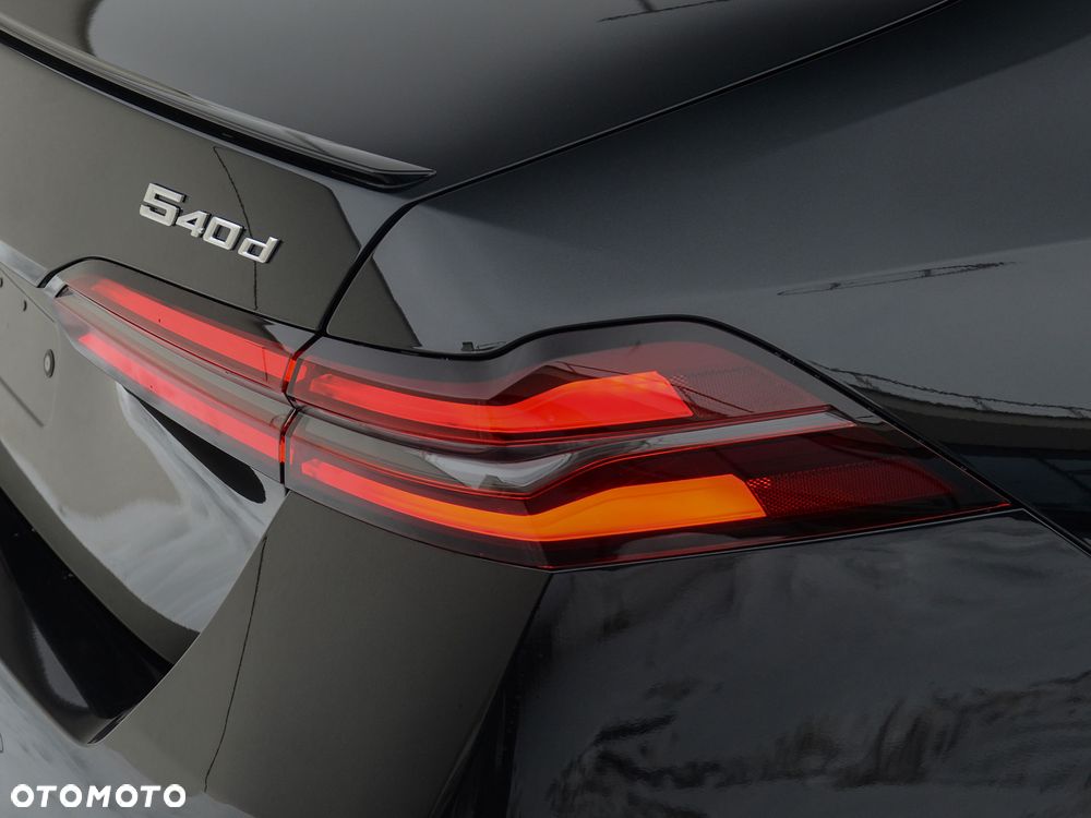 BMW Seria 5 540d xDrive mHEV M Sport sport - 12