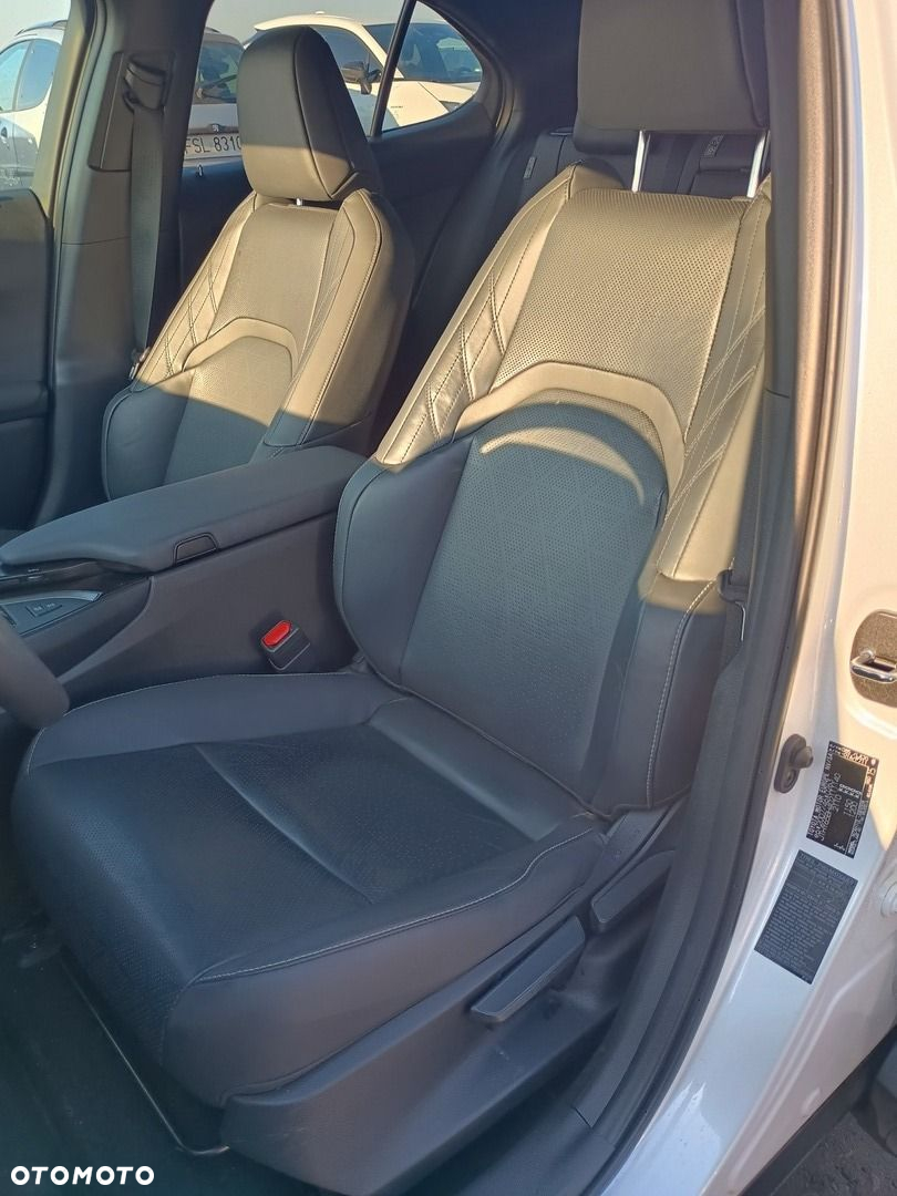 Lexus UX - 9