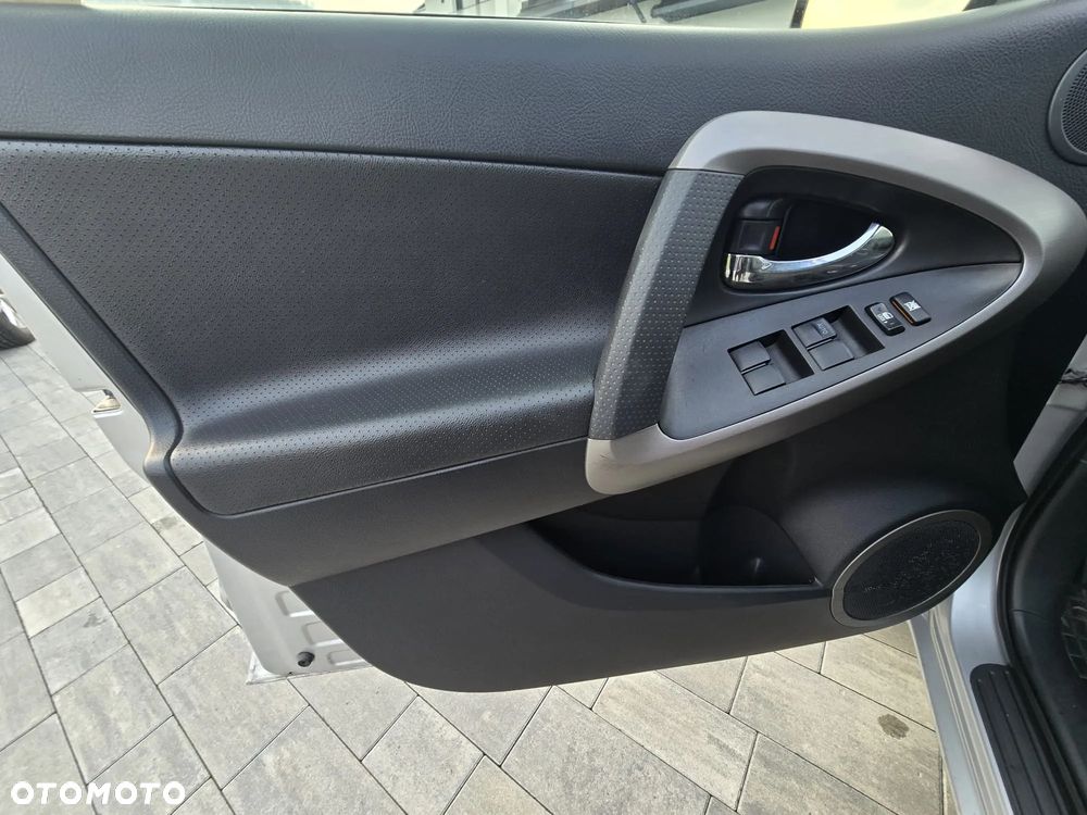 Toyota RAV4 2.2 D-4D Sol 180 - 16