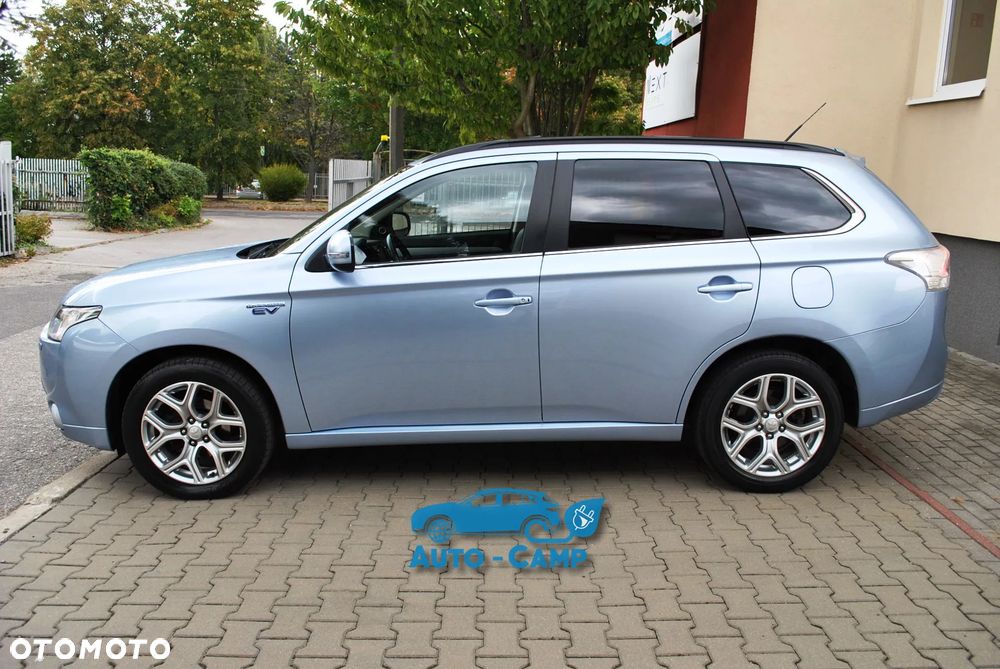 Mitsubishi Outlander Instyle NAVI + - 33