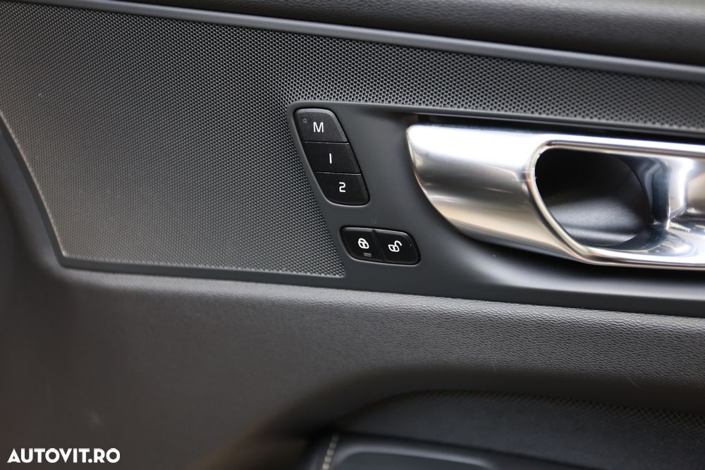 Volvo XC 60 T6 AWD Recharge Geartronic RDesign - 18