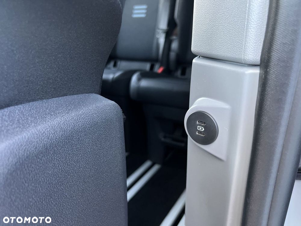 Ford Tourneo Custom - 36