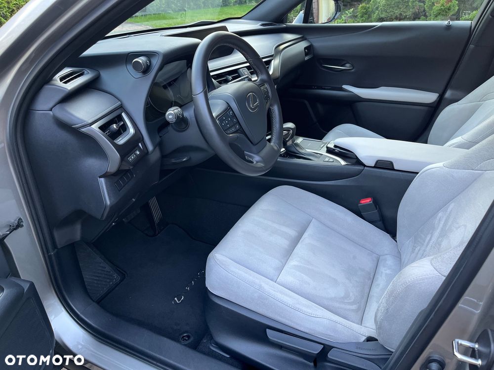 Lexus UX 200 GPF F Sport Design 2WD - 29