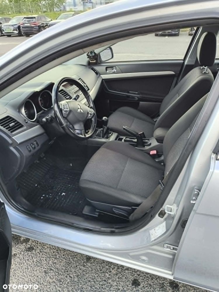 Mitsubishi Lancer 1.8 Invite - 8