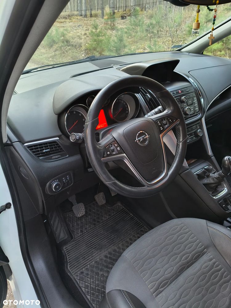 Opel Zafira - 9
