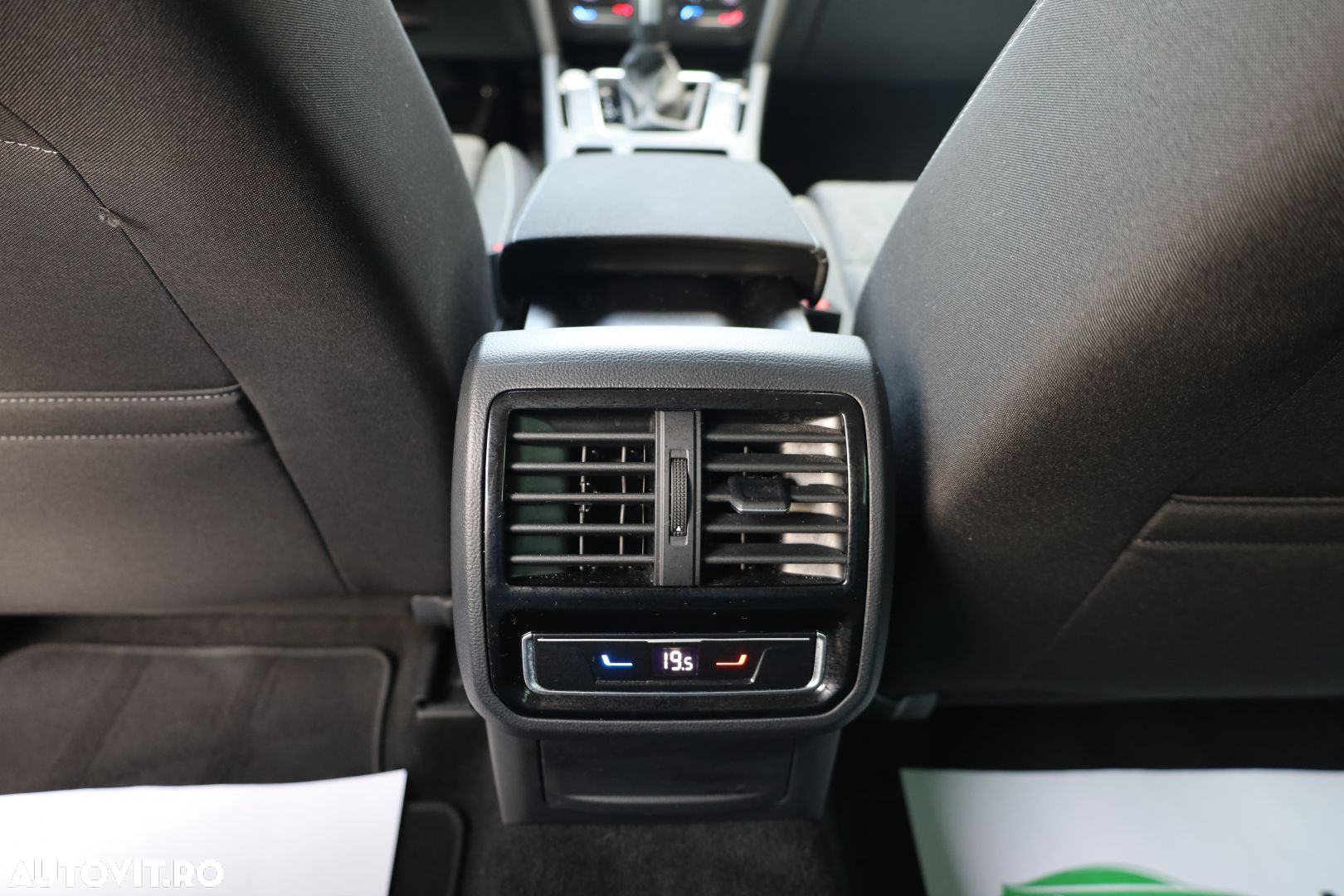 Volkswagen Passat Variant 2.0 TDI DSG Comfortline - 31
