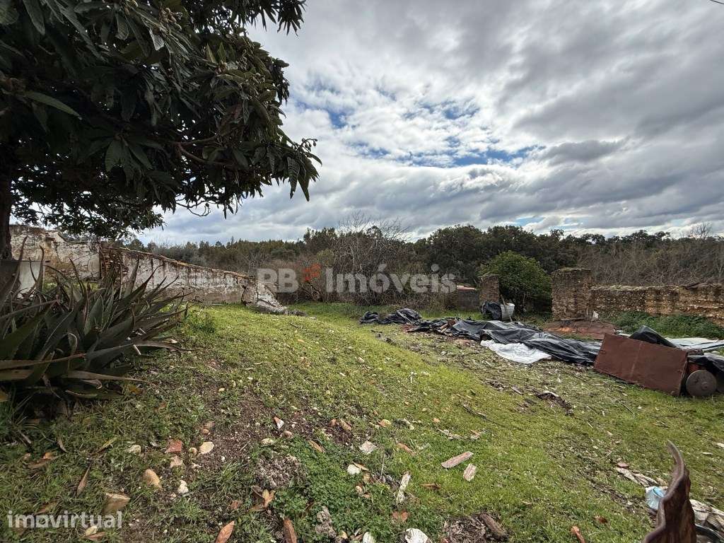Moradia para Recuperar de 2 pisos em Margem - Grande imagem: 4/10