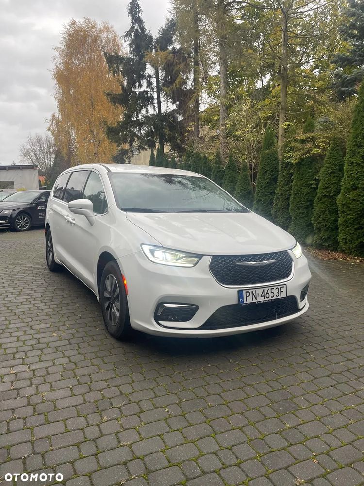 Chrysler Pacifica - 1