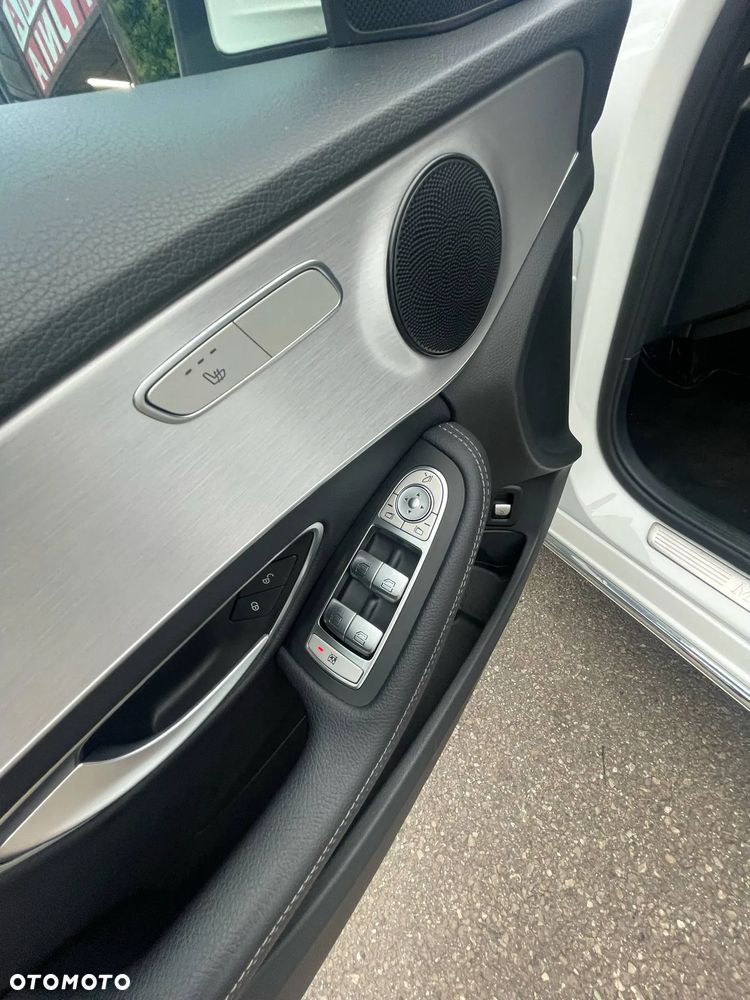 Mercedes-Benz Klasa C 220 d 4Matic 9G-TRONIC - 29