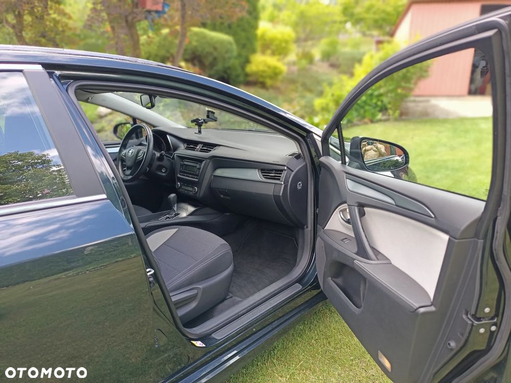 Toyota Avensis - 10