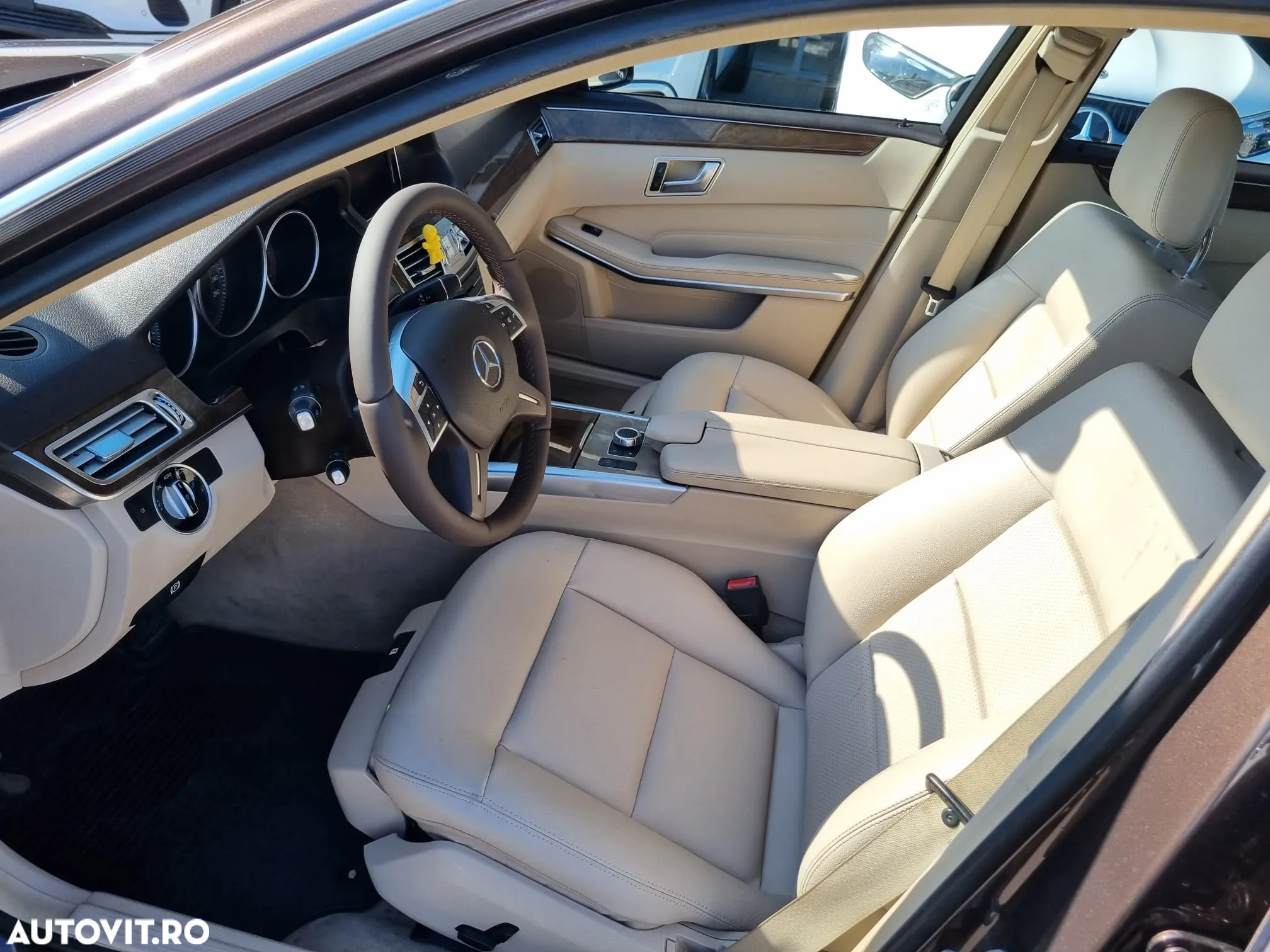 Mercedes-Benz E 220 BlueTEC 4MATIC - 16