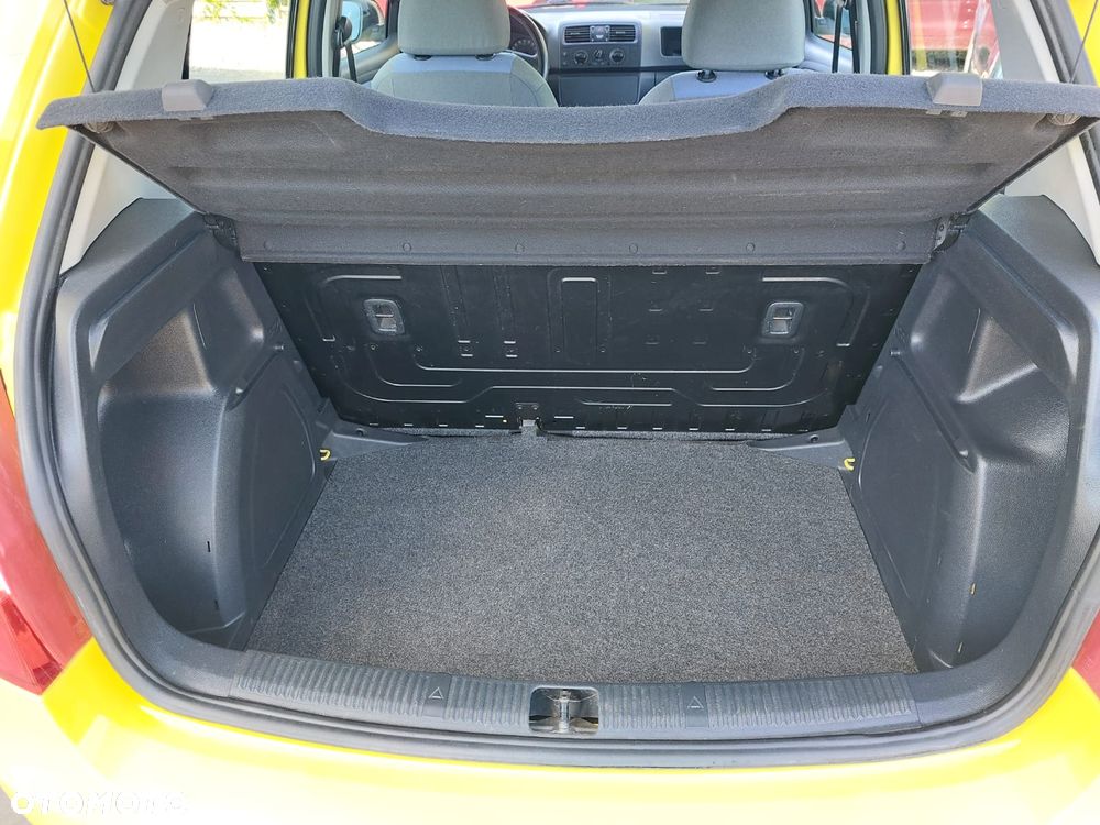 Skoda Fabia 1.2 HTP Cool Colour Edition - 17