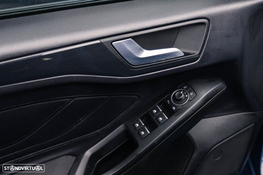 Ford Focus 1.0 EcoBoost MHEV ST-Line - 41