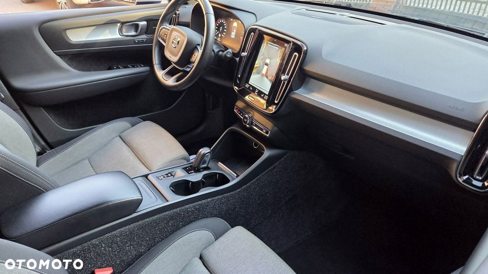 Volvo XC 40 T3 Geartronic Momentum Pro - 36