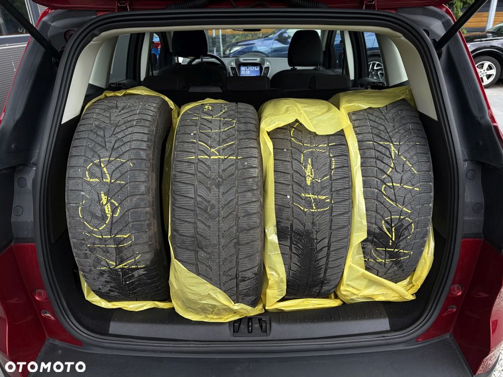 Ford Kuga 2.0 TDCi 2x4 Titanium - 35
