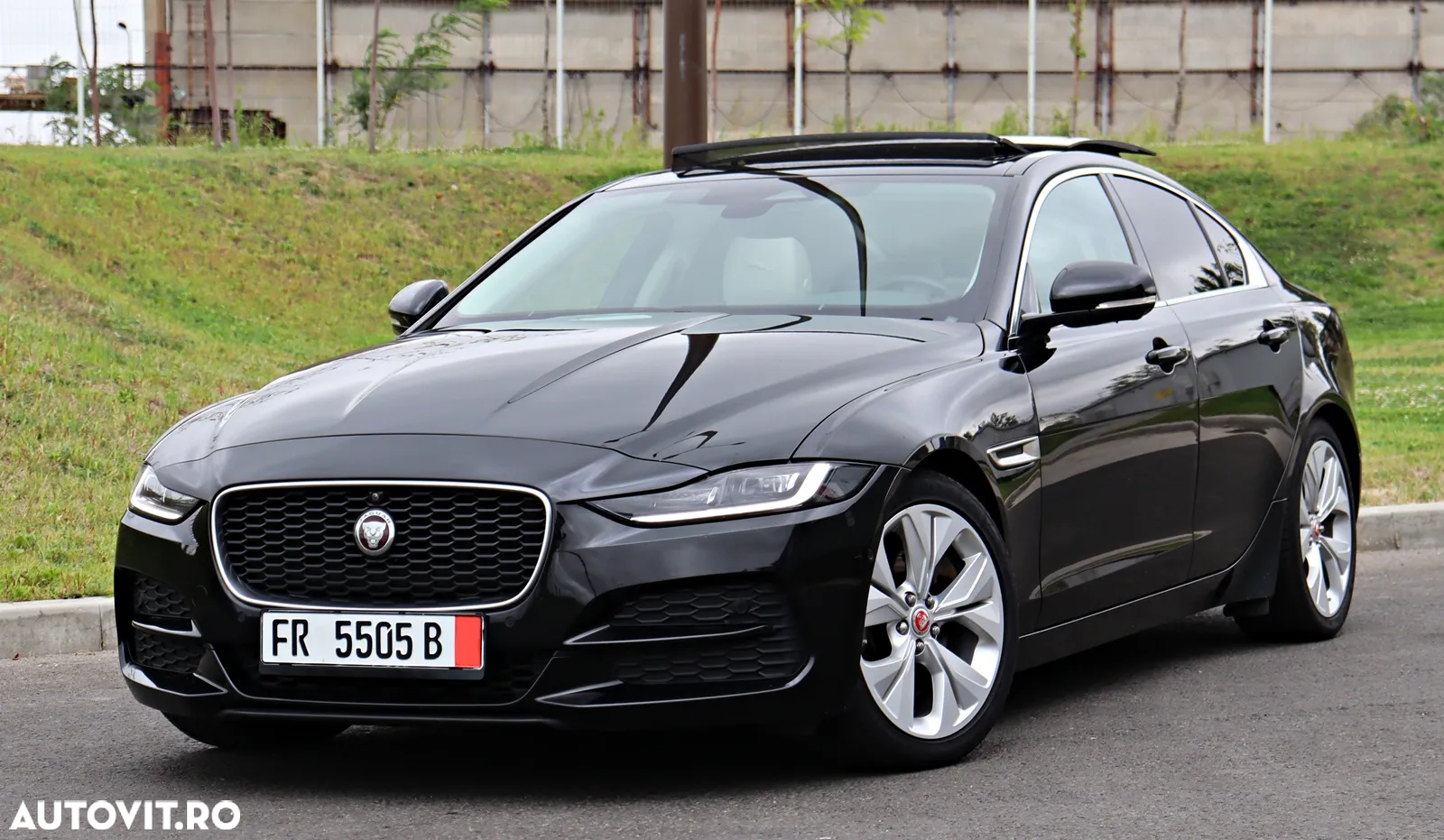 Jaguar XE D200 RWD MHEV R-Dynamic HSE - 6