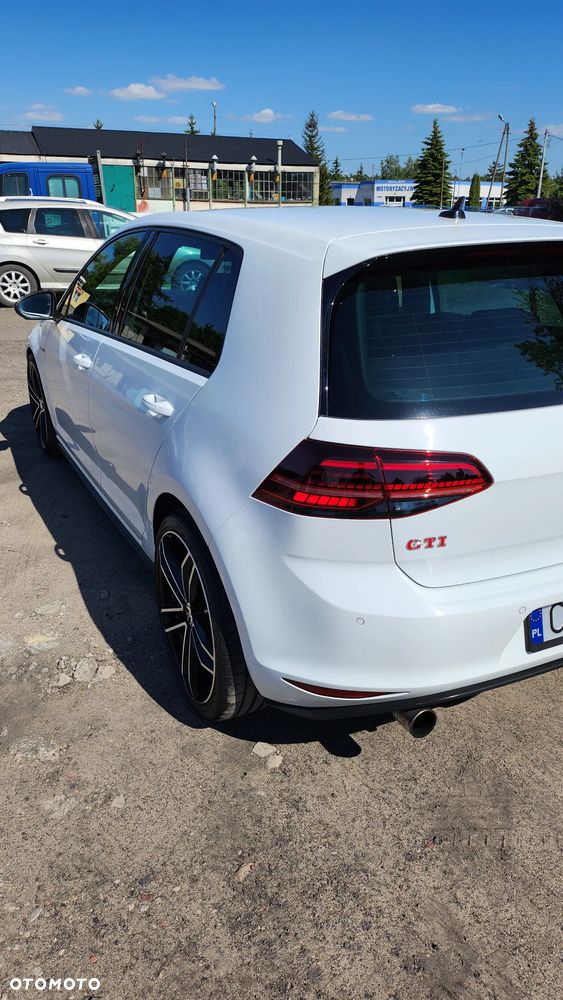 Volkswagen Golf - 8