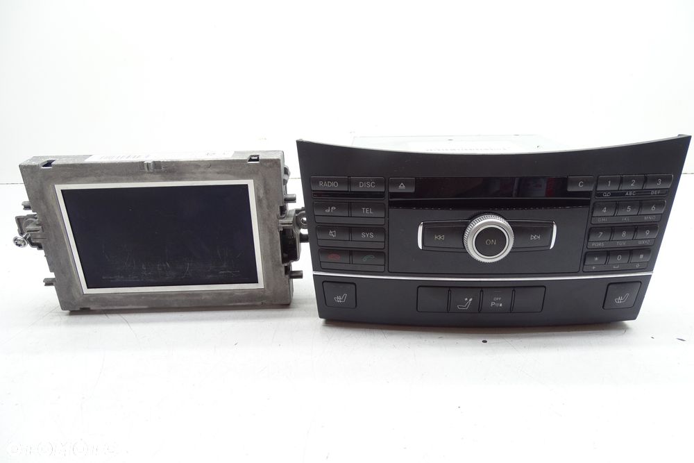 Mercedes E Klasa W212 Radio monitor 2129003908  2129018102  2129026501 - 1