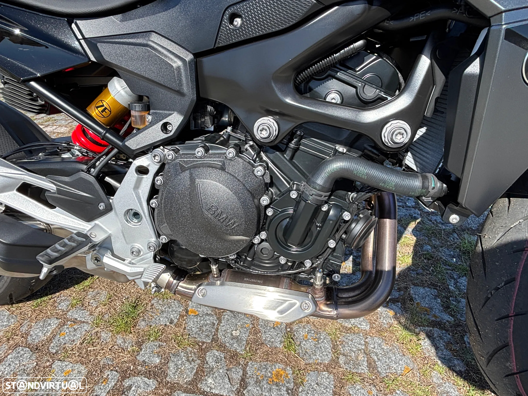 BMW F 900 R Triple Black - 17