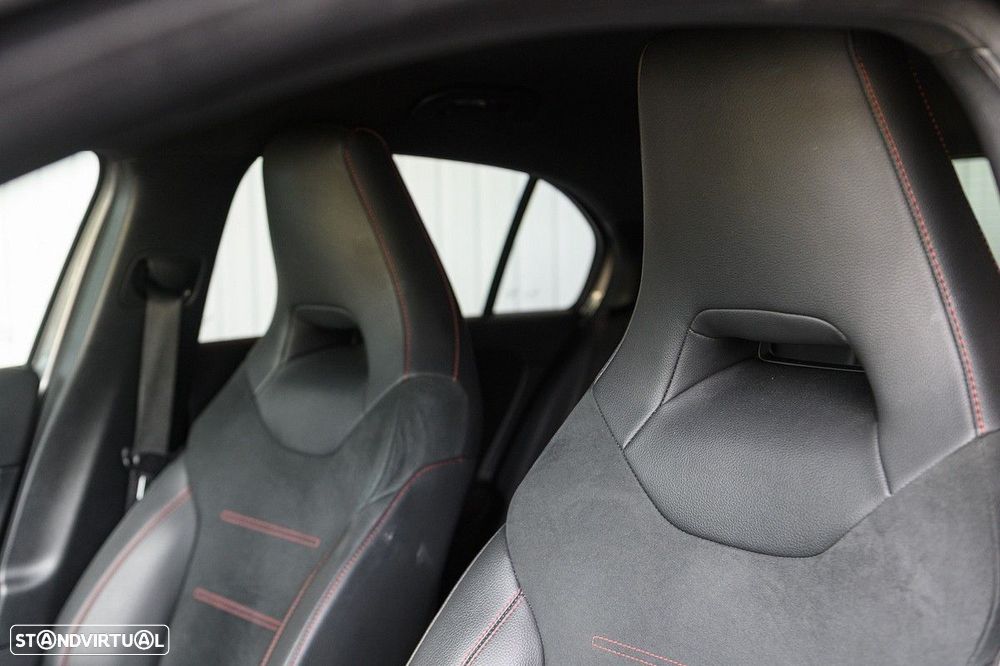 Mercedes-Benz A 250 e AMG Line - 27