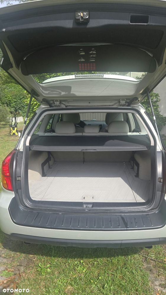 Subaru Outback 2.5i AT - 11