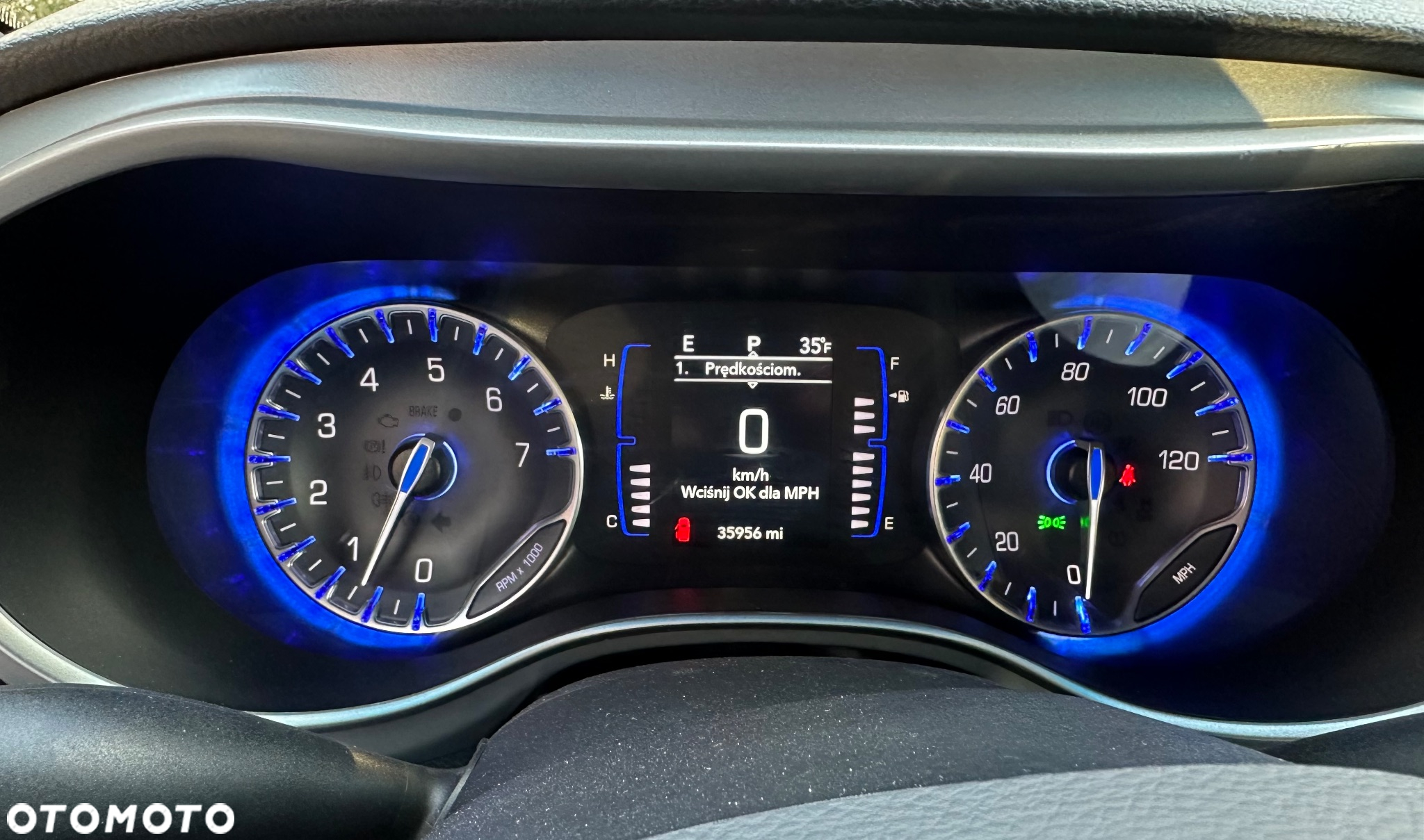 Chrysler Pacifica - 12