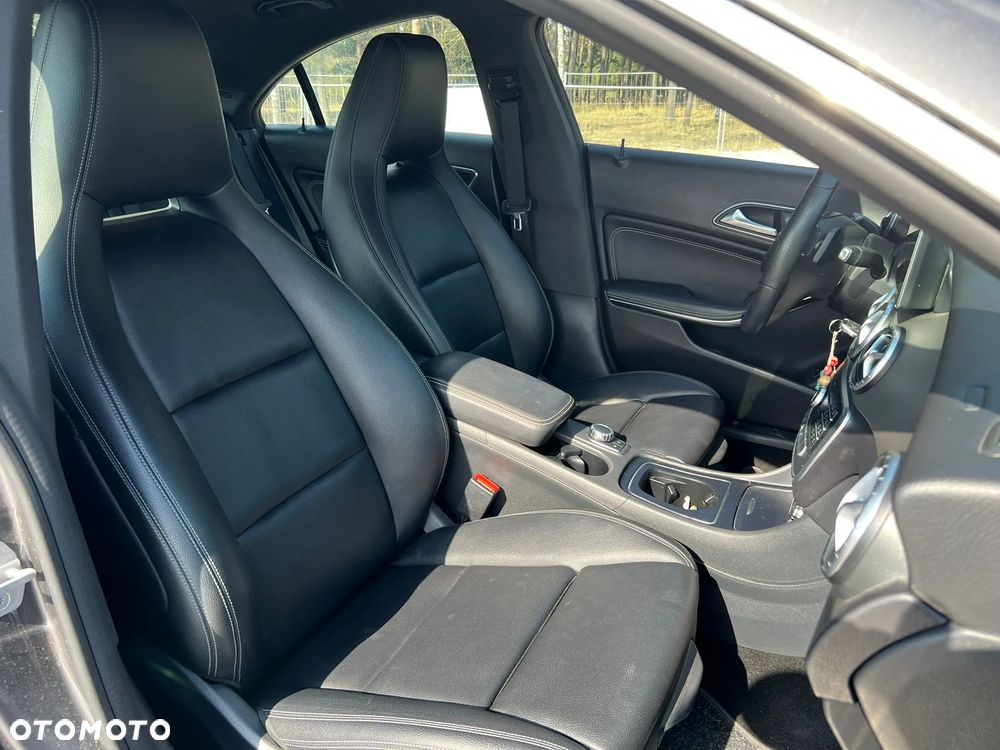 Mercedes-Benz CLA 250 7G-DCT - 10