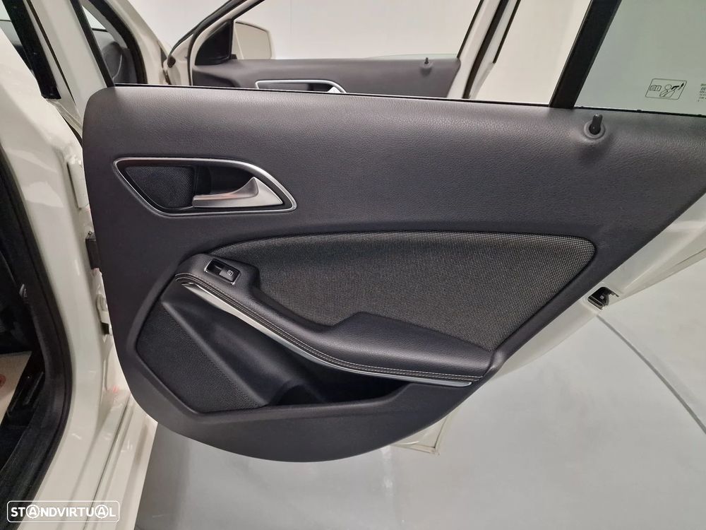 Mercedes-Benz A 180 CDI BE AMG Line - 35