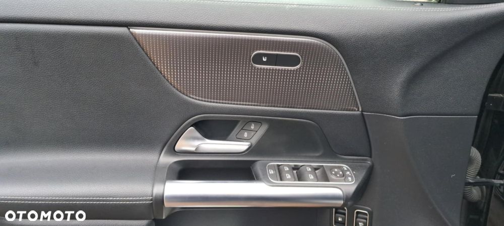 Mercedes-Benz GLA - 10