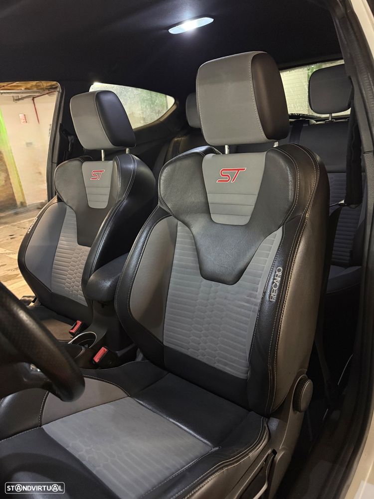 Ford Fiesta 1.6 EcoBoost c/ Pack Pele Desportiva ST - 3