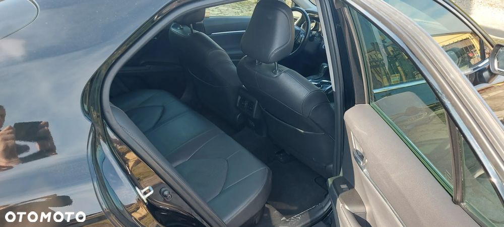 Toyota Camry ver-2-5-hybrid-executive-cvt - 12