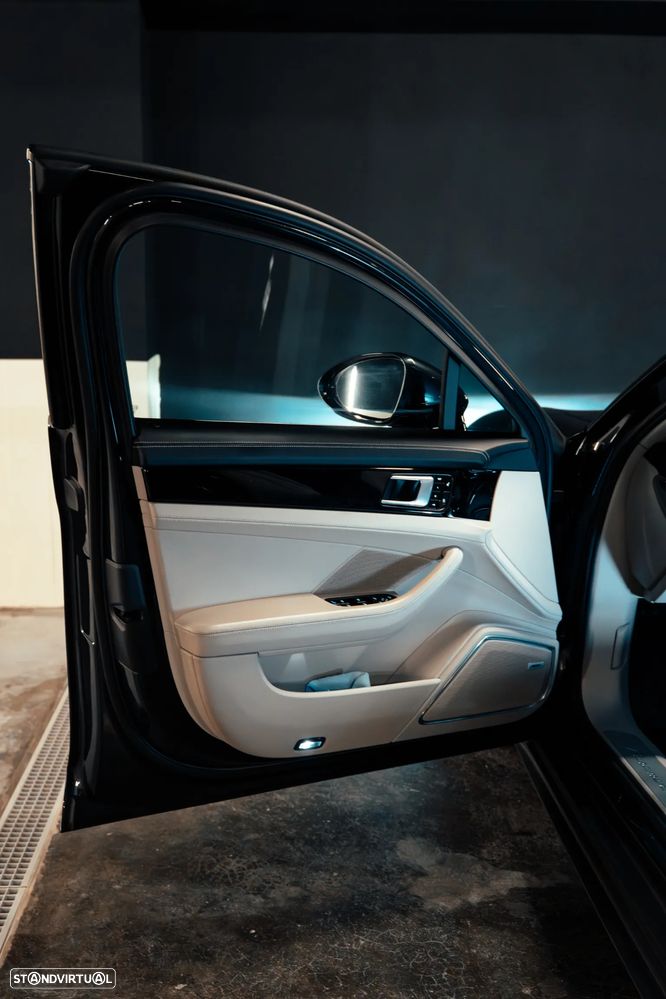 Porsche Panamera Sport Turismo - 18