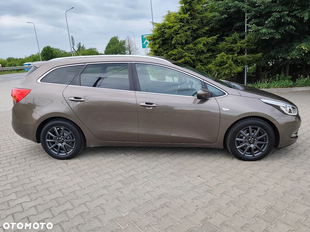 Kia Ceed 1.6 CRDi 128 Fifa World Cup Edition - 16