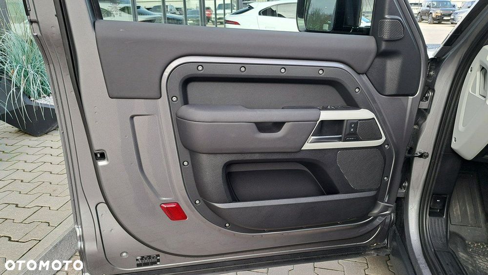 Land Rover Defender - 14