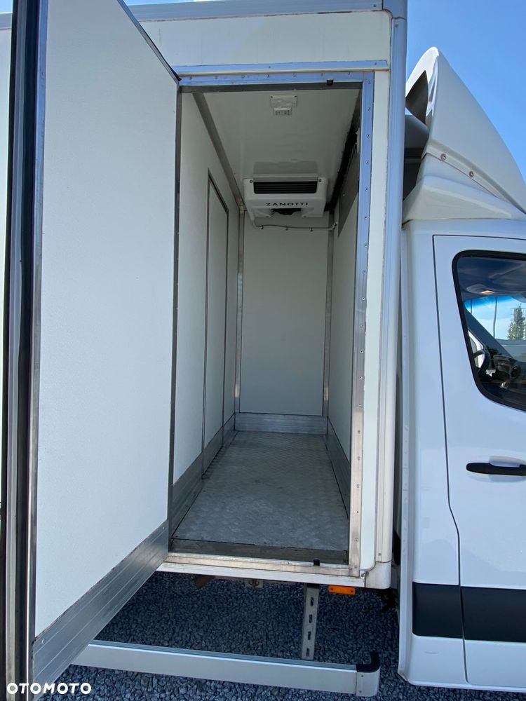 Mercedes-Benz Sprinter - 12