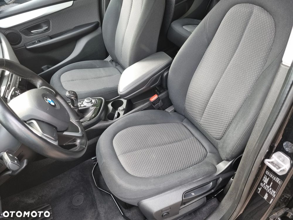 BMW Seria 2 216d Sport Line - 12