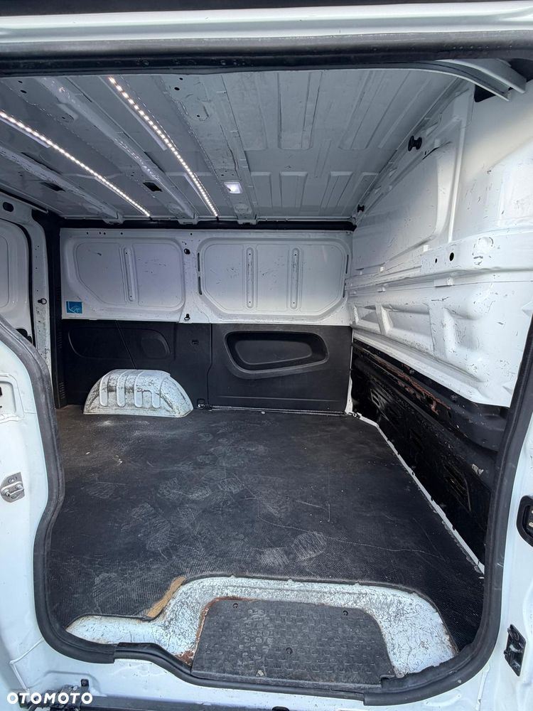 Renault Trafic - 22
