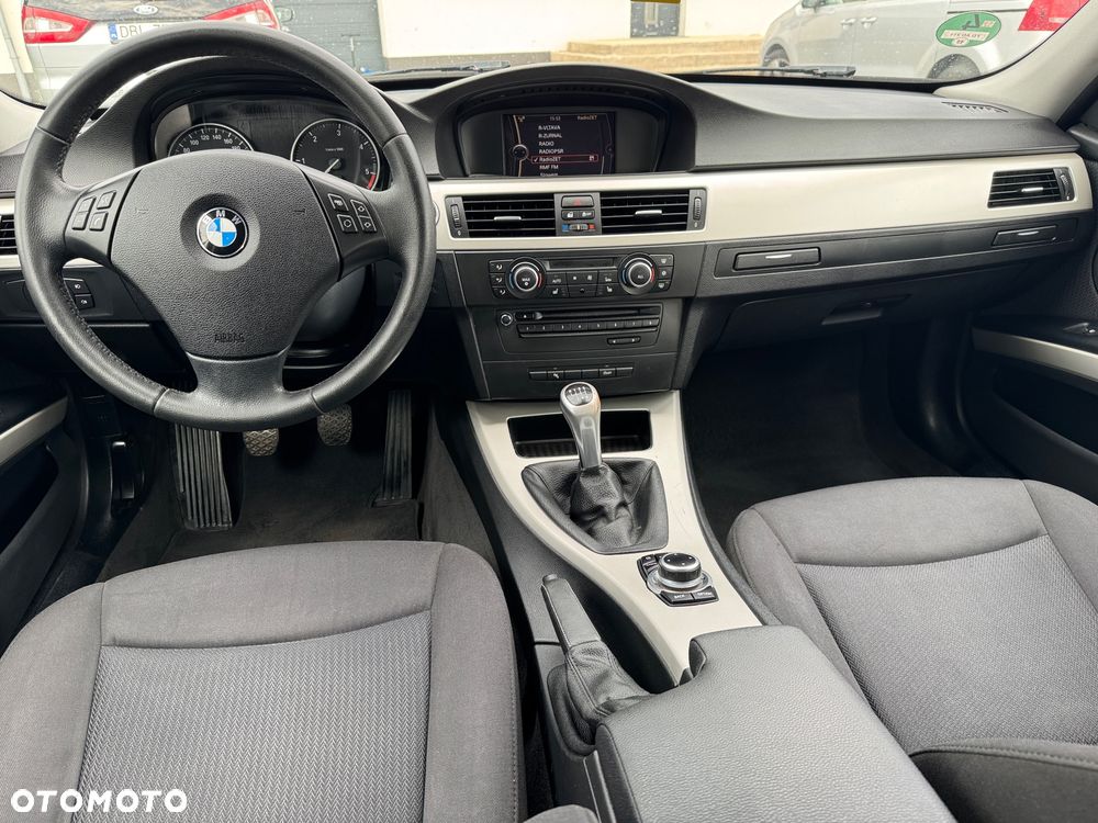 BMW Seria 3 318d - 25