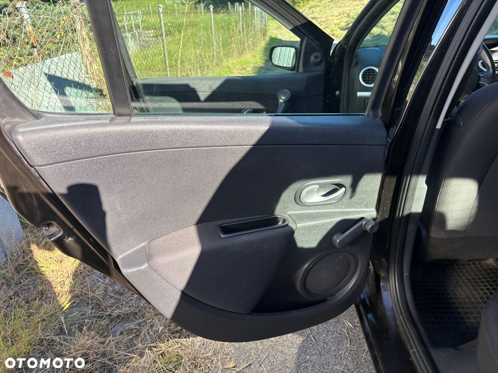 Renault Clio - 17