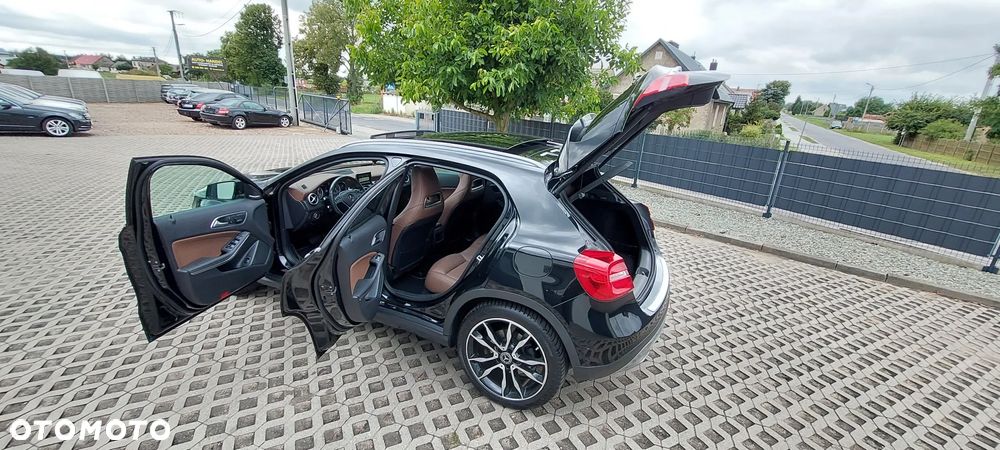 Mercedes-Benz GLA - 24