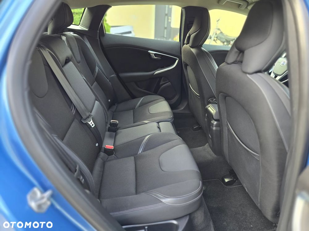 Volvo V40 D3 Momentum - 14