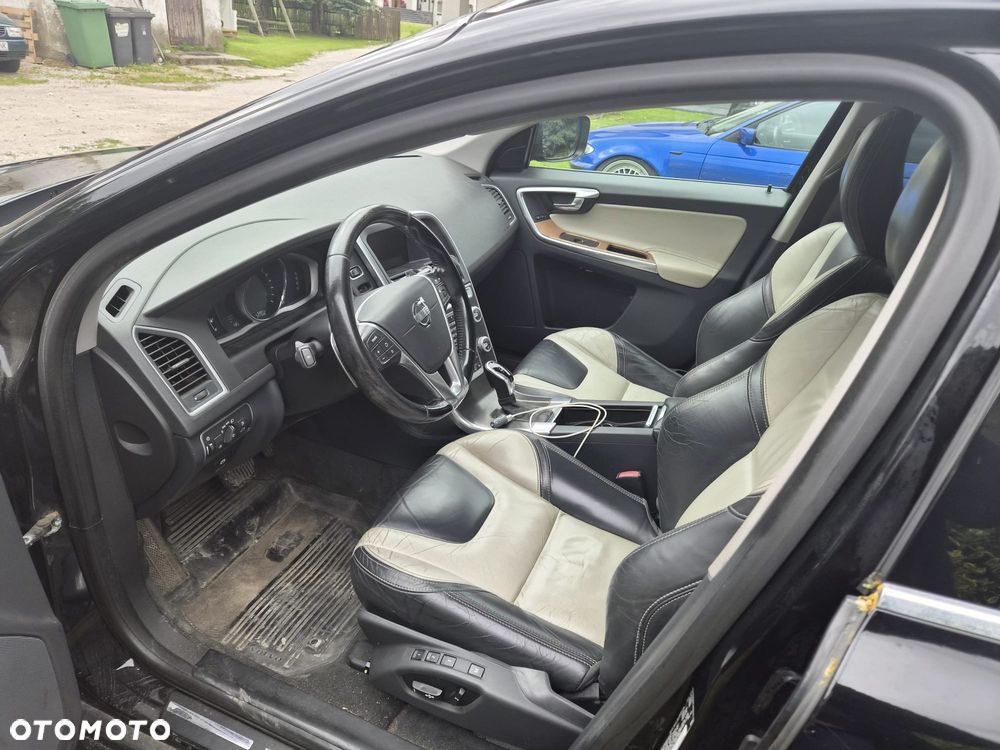 Volvo XC 60 T6 AWD Momentum - 2