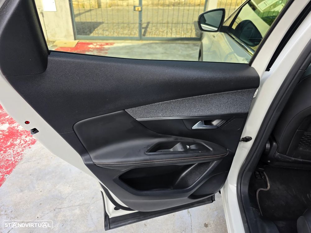 Peugeot 3008 1.5 BlueHDi GT Line EAT8 - 36
