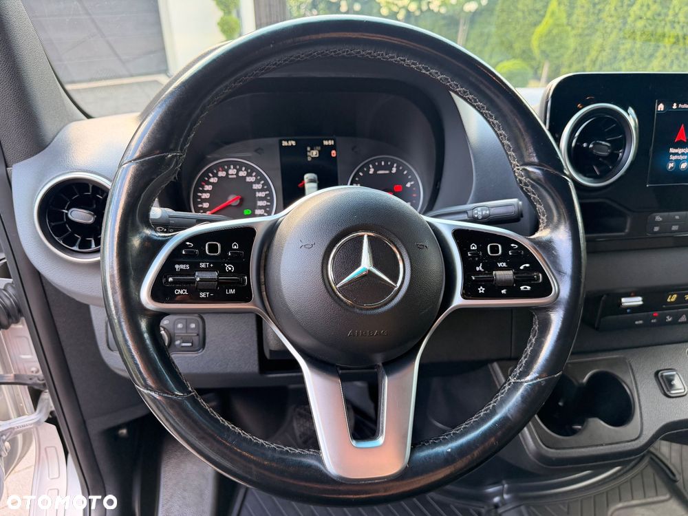Mercedes-Benz Sprinter - 12