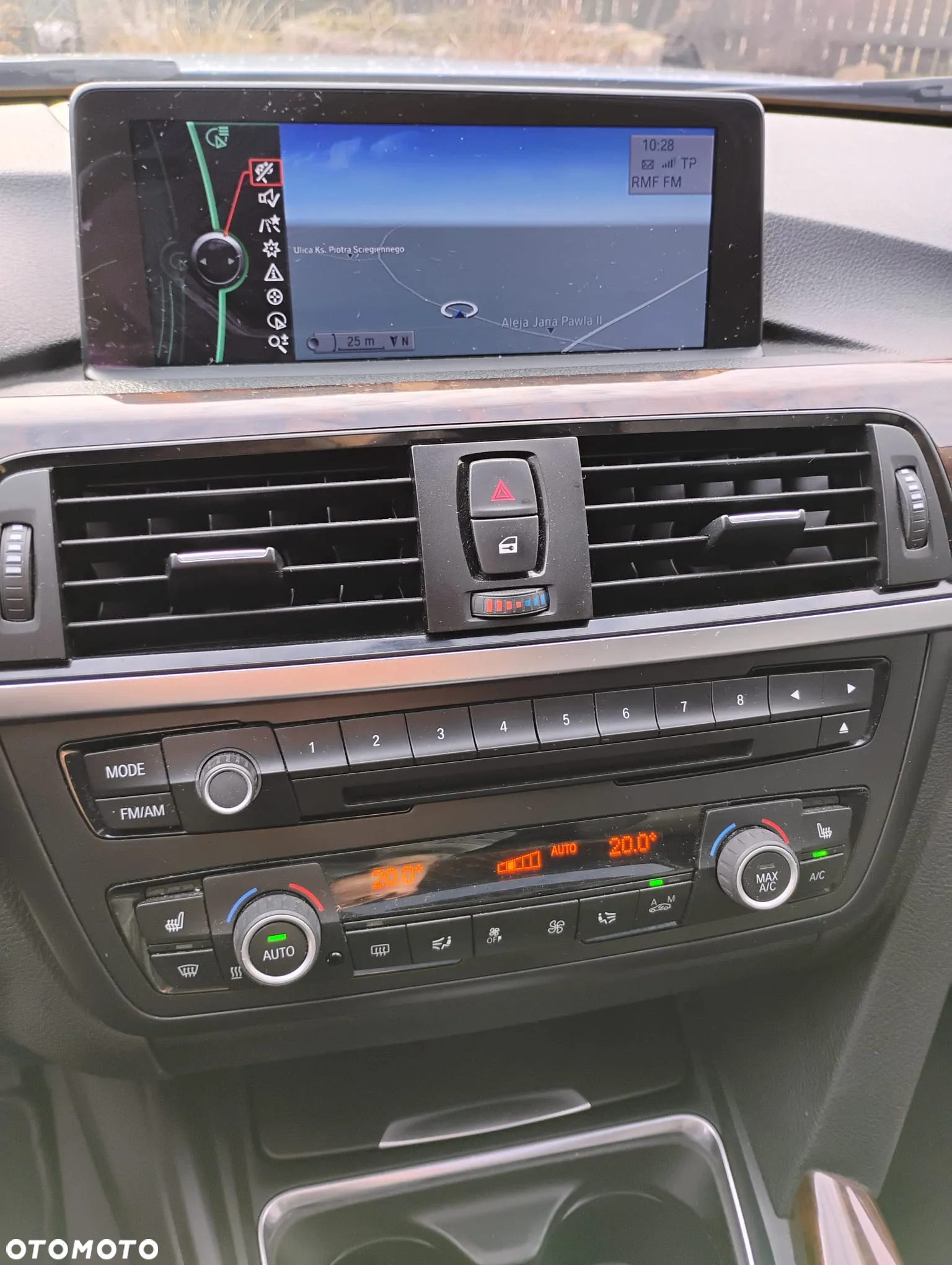BMW Seria 3 320i Luxury Line - 16