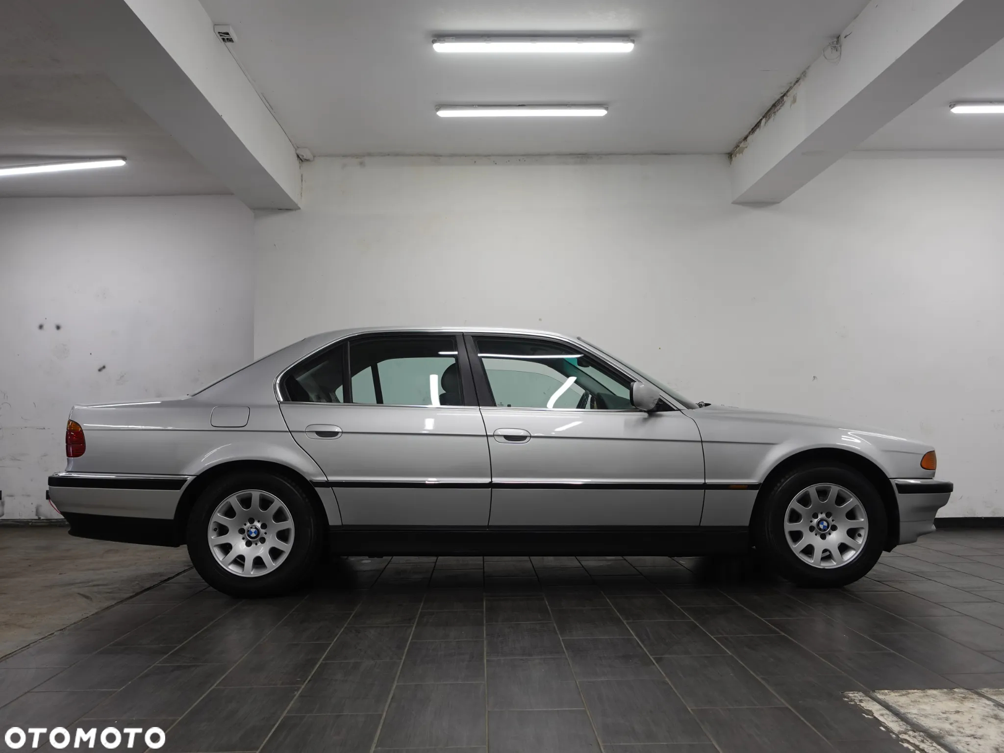 BMW Seria 7 728i - 11