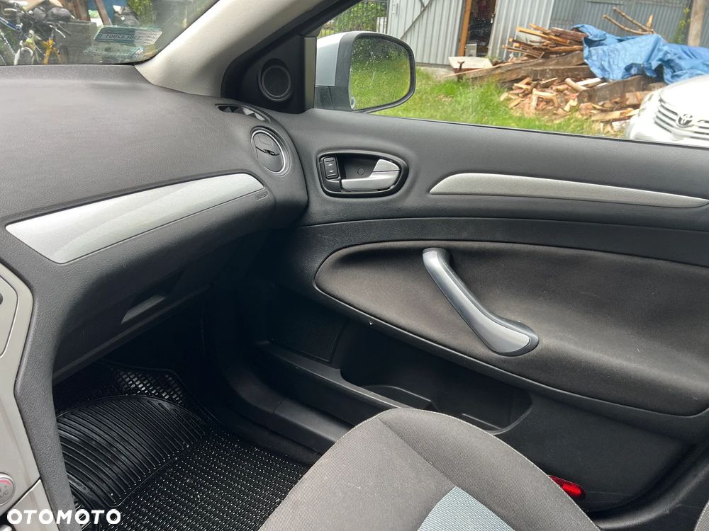 Ford Mondeo 2.5 Ghia - 22