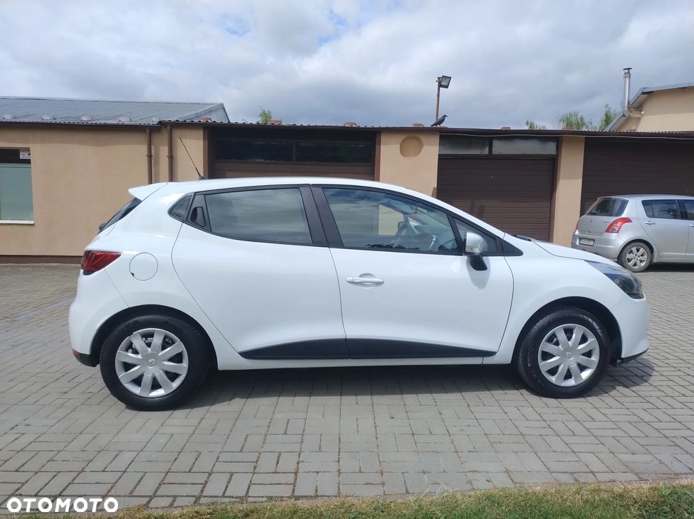 Renault Clio 1.2 16V 75 Life - 11