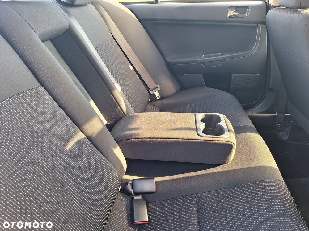 Mitsubishi Lancer 1.5 Invite - 33