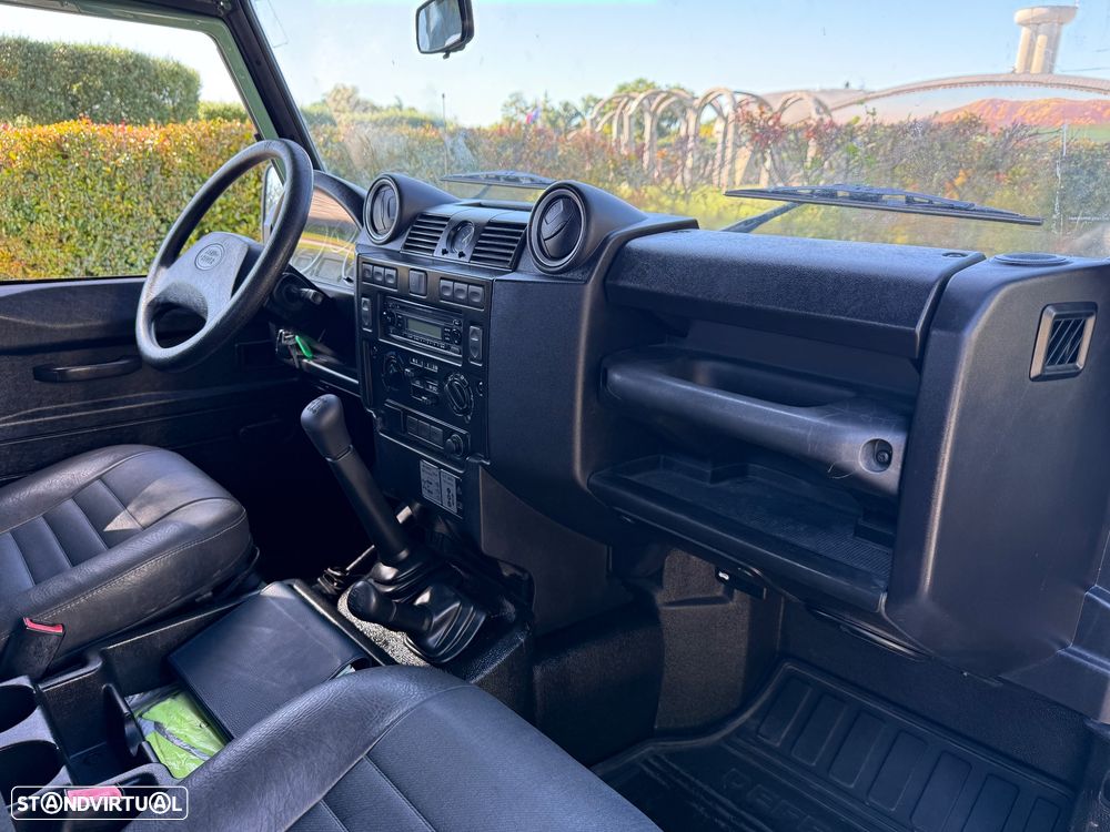 Land Rover Defender 90 2.4 CRD E - 7